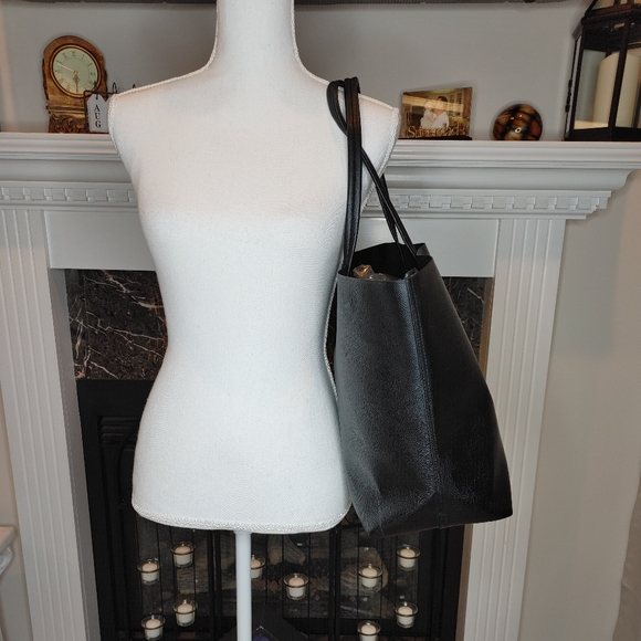 VICTORIAS SECRET WEEKENDER TOTE 22" - Picture 3 of 9